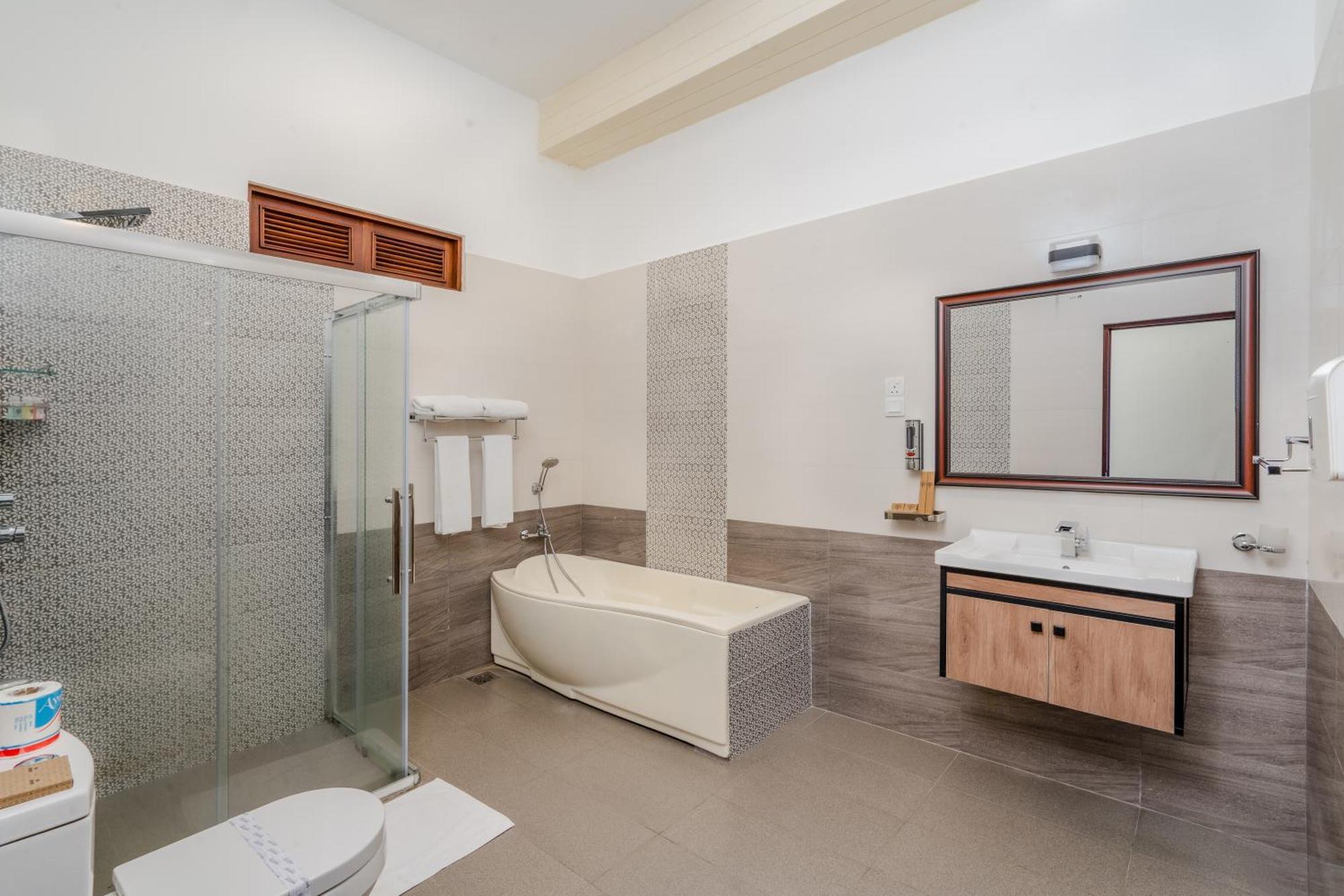 Eagle Regency Hotel 4*
